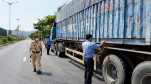 xử phạt hành vi vi phạm chở quá tải trọng