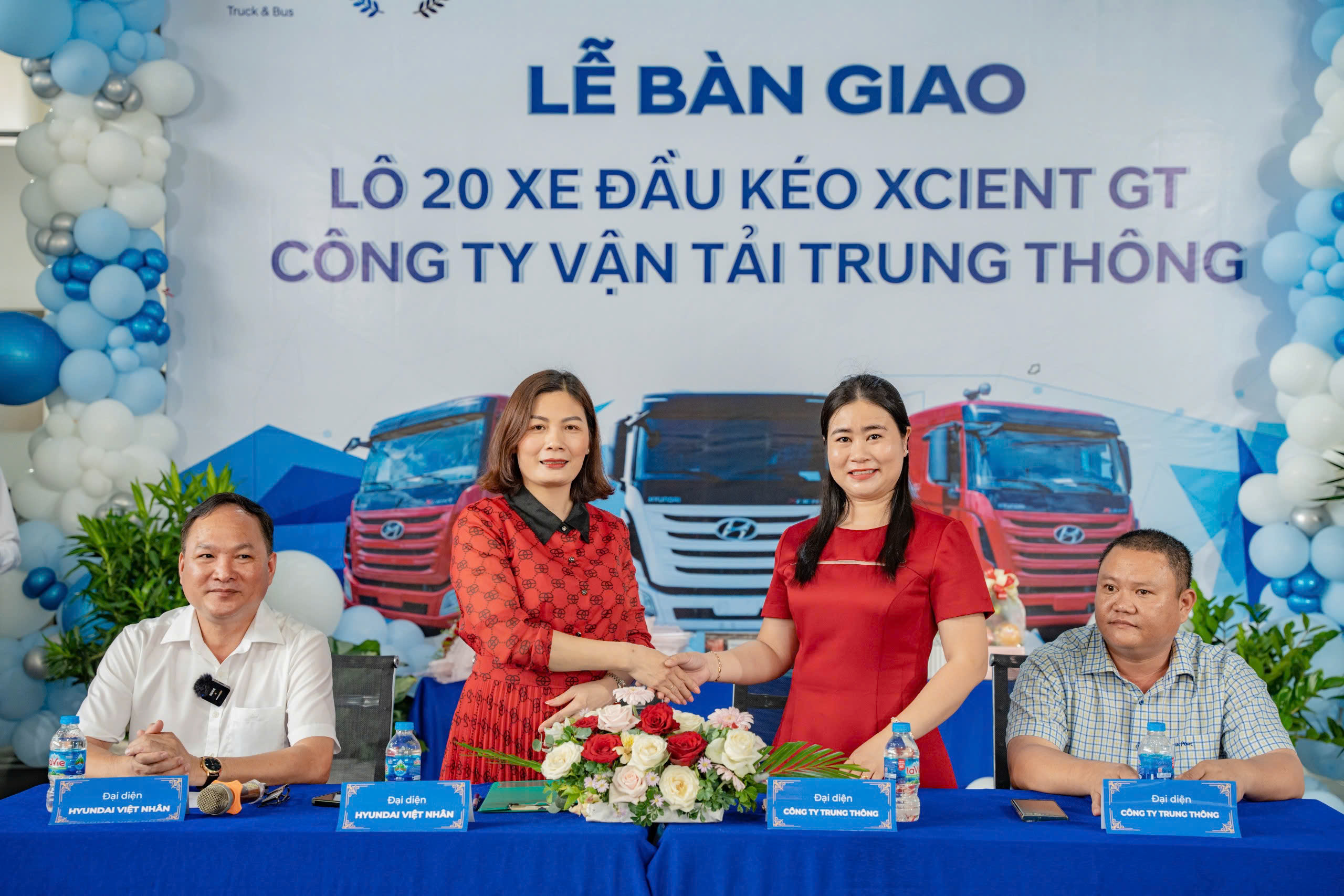 Lễ bàn giao lô 20 xe đầu kéo Hyundai Xcient