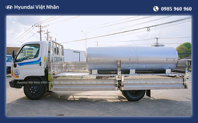 Xe bồn chở nước W11S kết hợp máy bơm