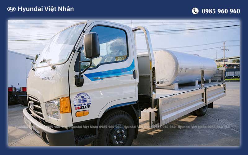 Xe thùng lửng gắn bồn chở nước W11S