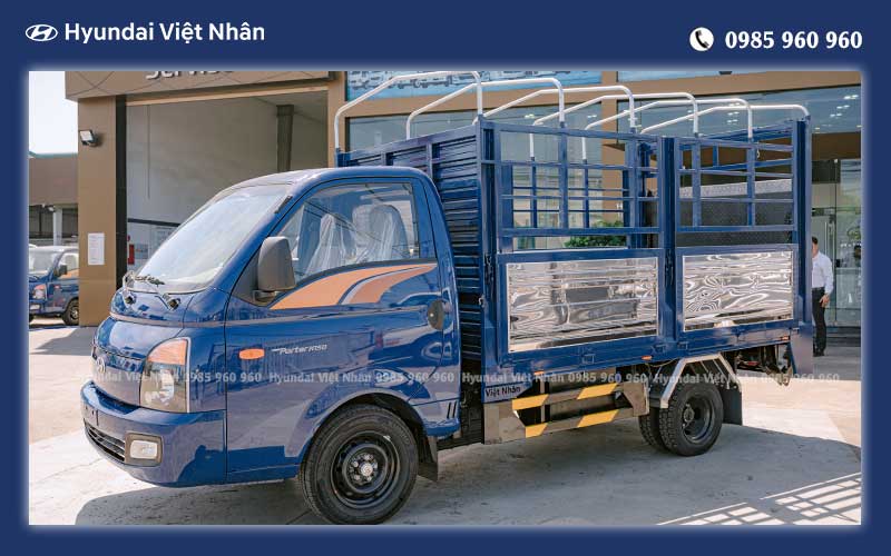 Hyundai 1.5 tấn H150 thùng bạt bửng nâng