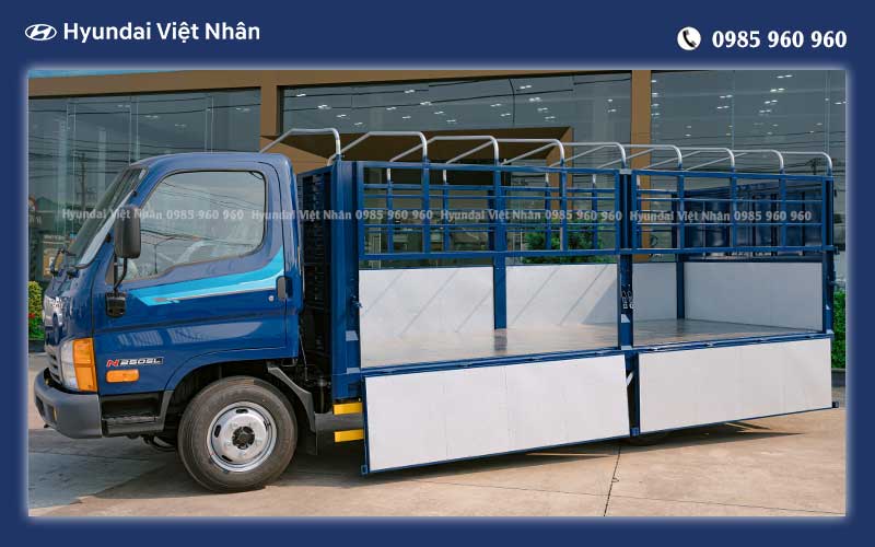 Xe thùng mui bạt chở hàng mùa Tết
