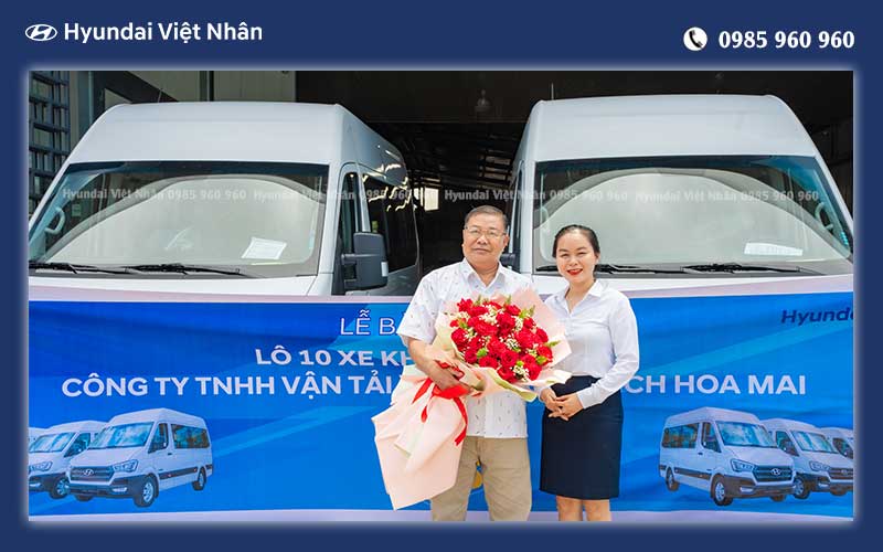Bàn giao lô 10 xe Solati đến nhà xe Hoa Mai