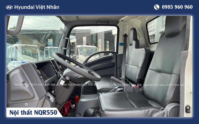 Xe tải 5 tấn Isuzu NQR550 nội thất