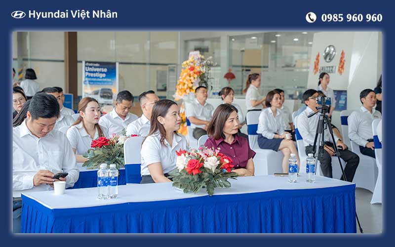 Khách hàng tham dự sự kiện