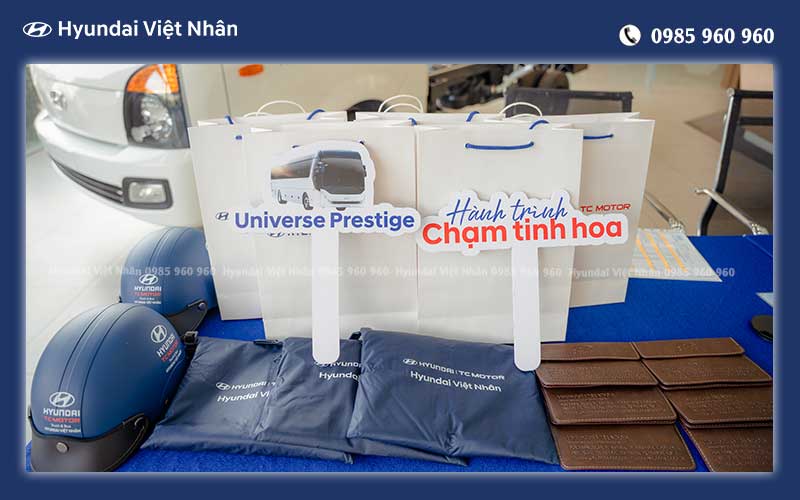Quà tặng khách hàng tham gia sự kiện Giới thiệu Universe mẫu mới