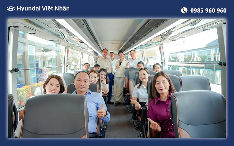 Trải nghiệm thực tế trên xe Universe Prestige mẫu mới